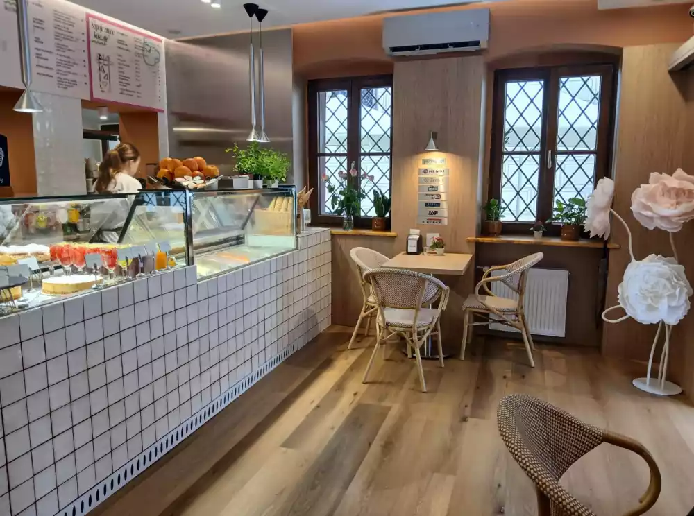 Decora i Cafe Bajka łączą siły - charytatywna akcja na rzecz Fundacji Barka